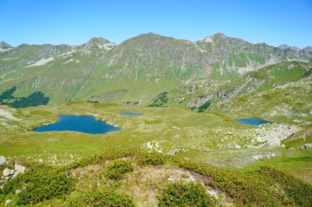 Мегасултан и еще два озера сверху.jpg