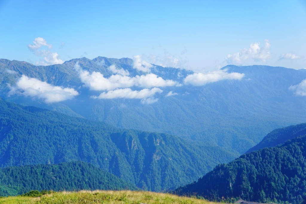 Вид на горы подъем на Куниашту.jpg