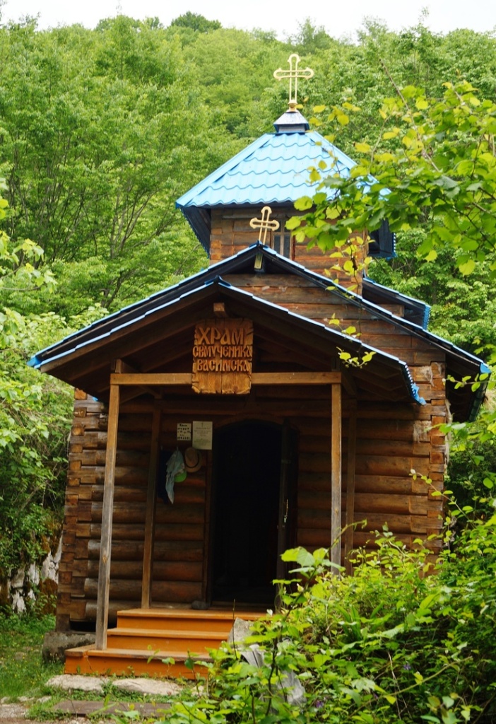 Храм святого Василиска.jpg