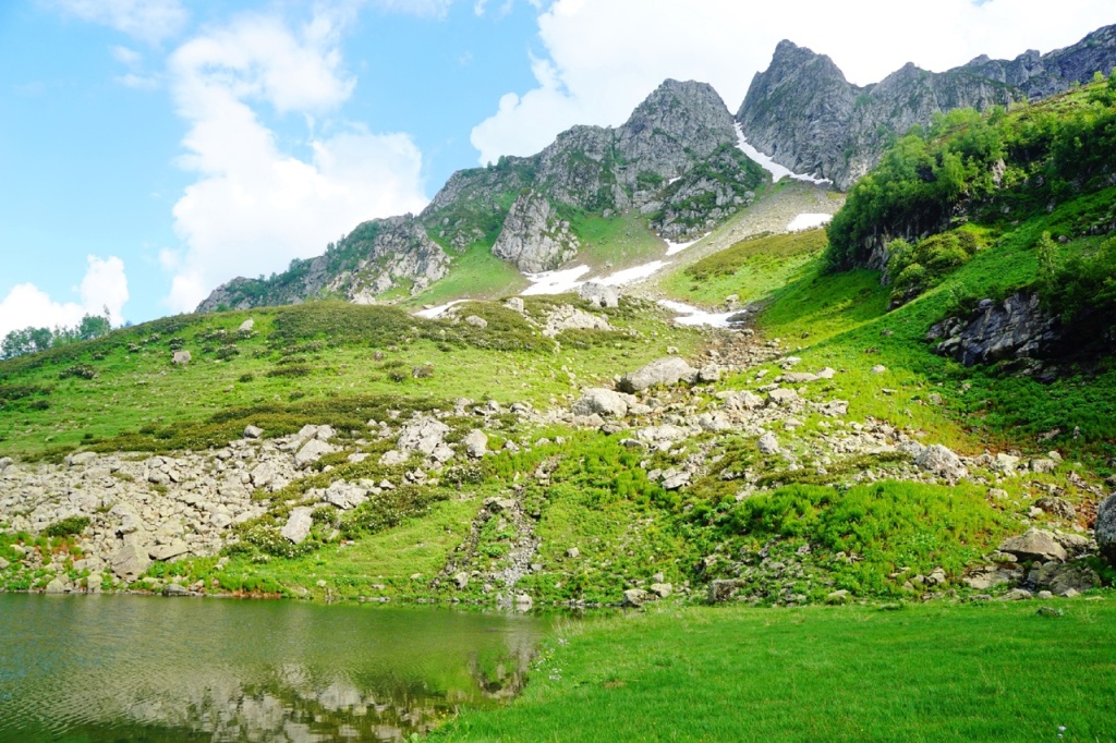 Мзы дорога в сторону хребта Ацетука.jpg