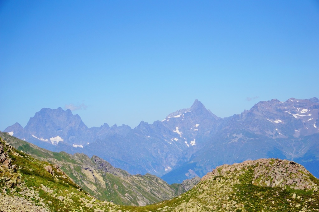 Вид на Кавказский хребет подъем на Куниашту.jpg