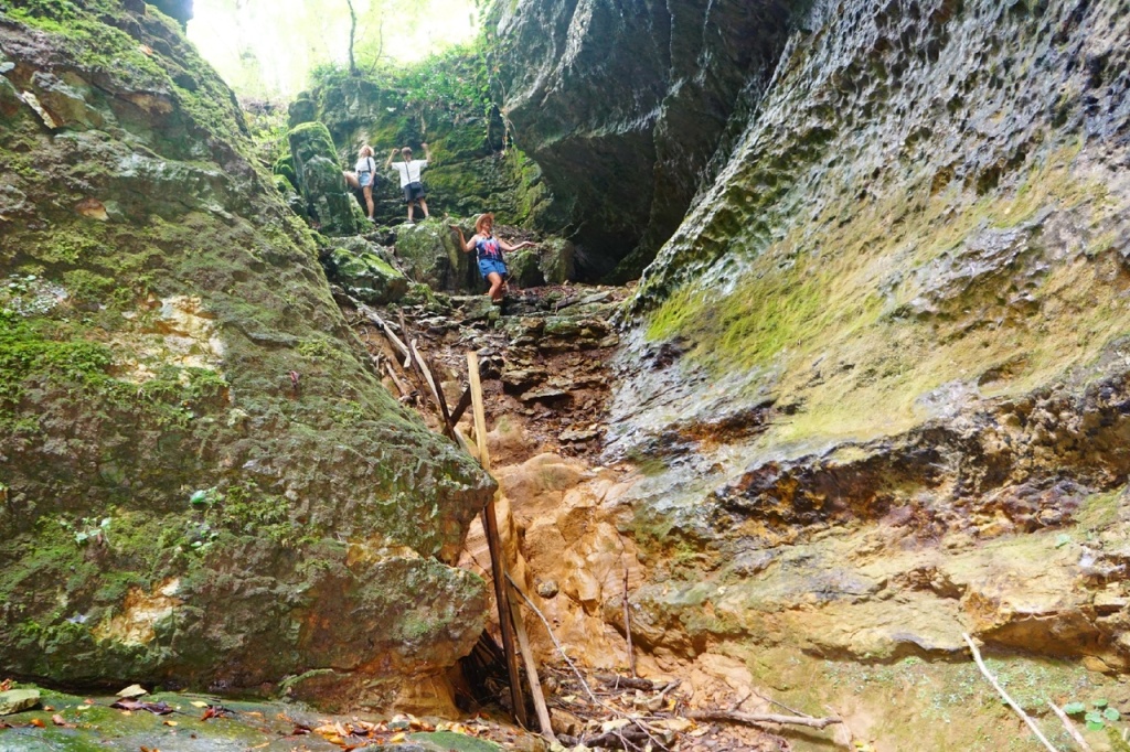 Уаз-абаа спуск в каньон.jpg