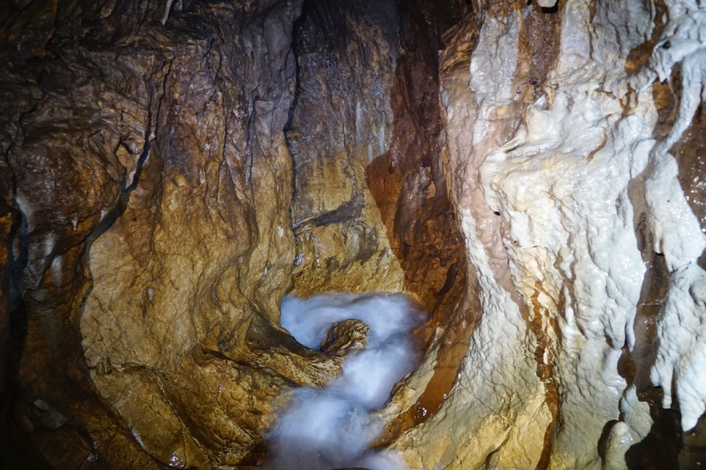 Пещера Холодная Амткел.jpg