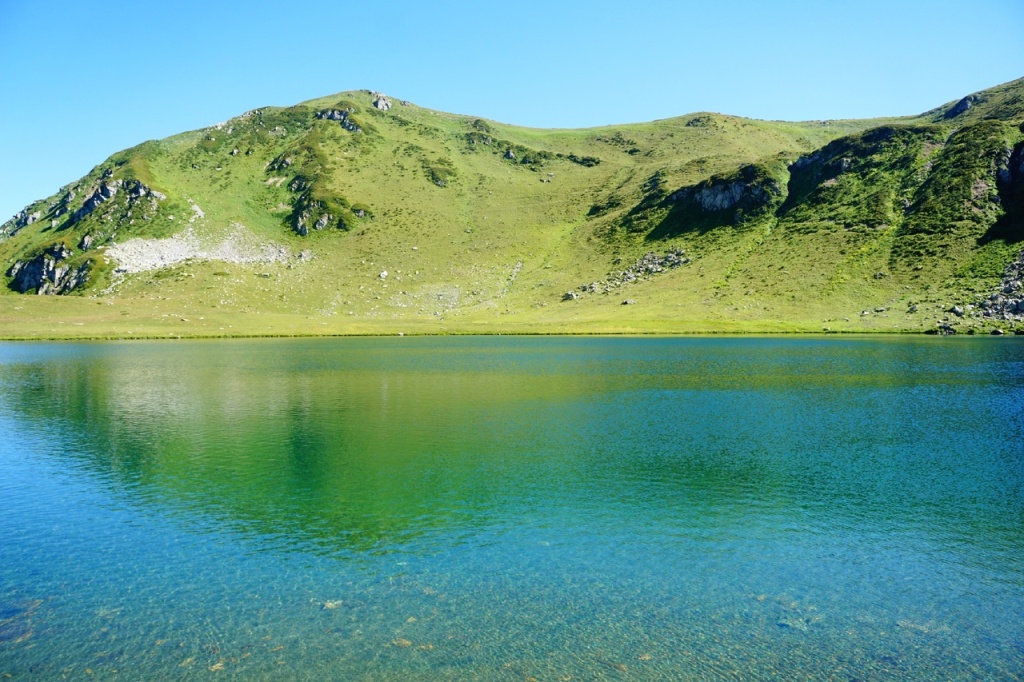 Долина Семи озер озеро Кролик снизу.jpg