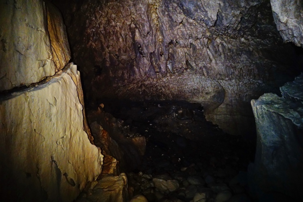 Зал пещеры Холодной.jpg