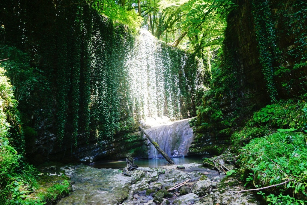 Водопад Зеленый Анхуа.jpg