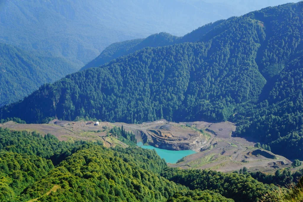 озеро Башиш Абхазия.jpg