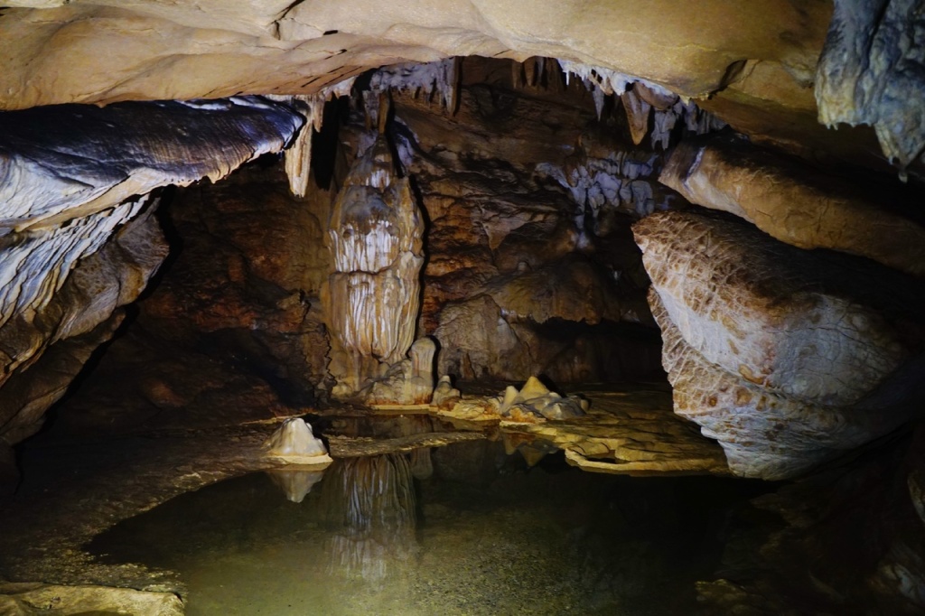 Яснополянская пещера. Абхазия.jpg