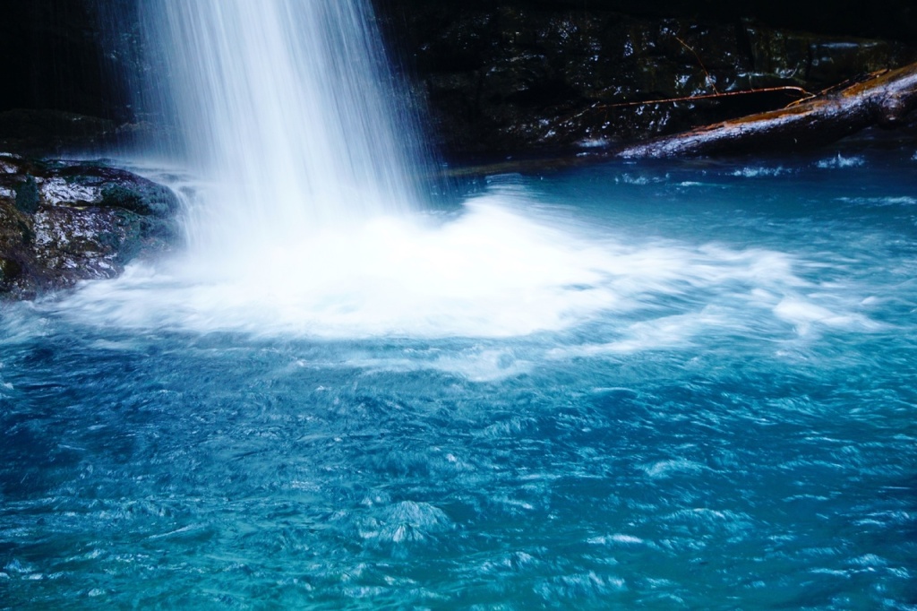Голубая вода Шубарского водопада.jpg