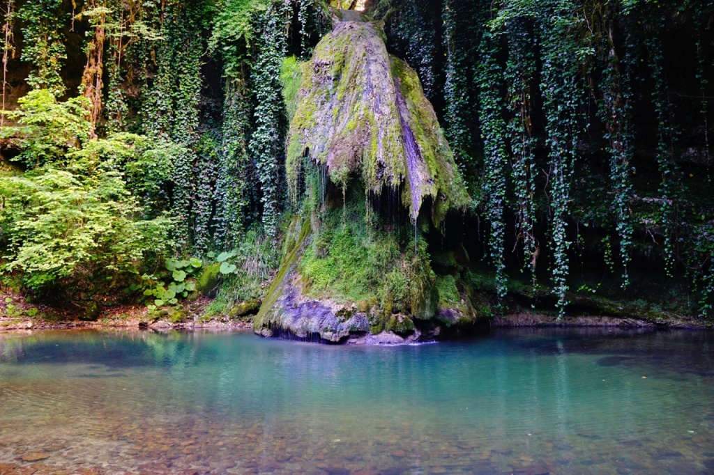 Водопад Медвежье ухо Абхазия.jpg